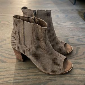 Tom’s Majorca peep toe Suede booties-size 7